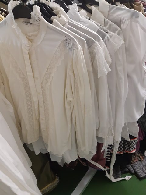 Bonte Koe Verhuur Maasland - Dames blouses wit kant